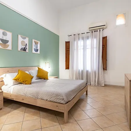 Guesthost - Your At The Cathedral - Cozy Flat *