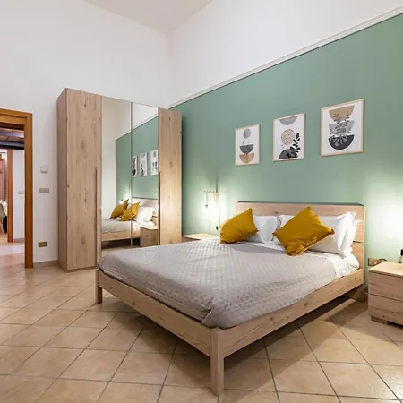 Guesthost - Your At The Cathedral - Cozy Flat דירה